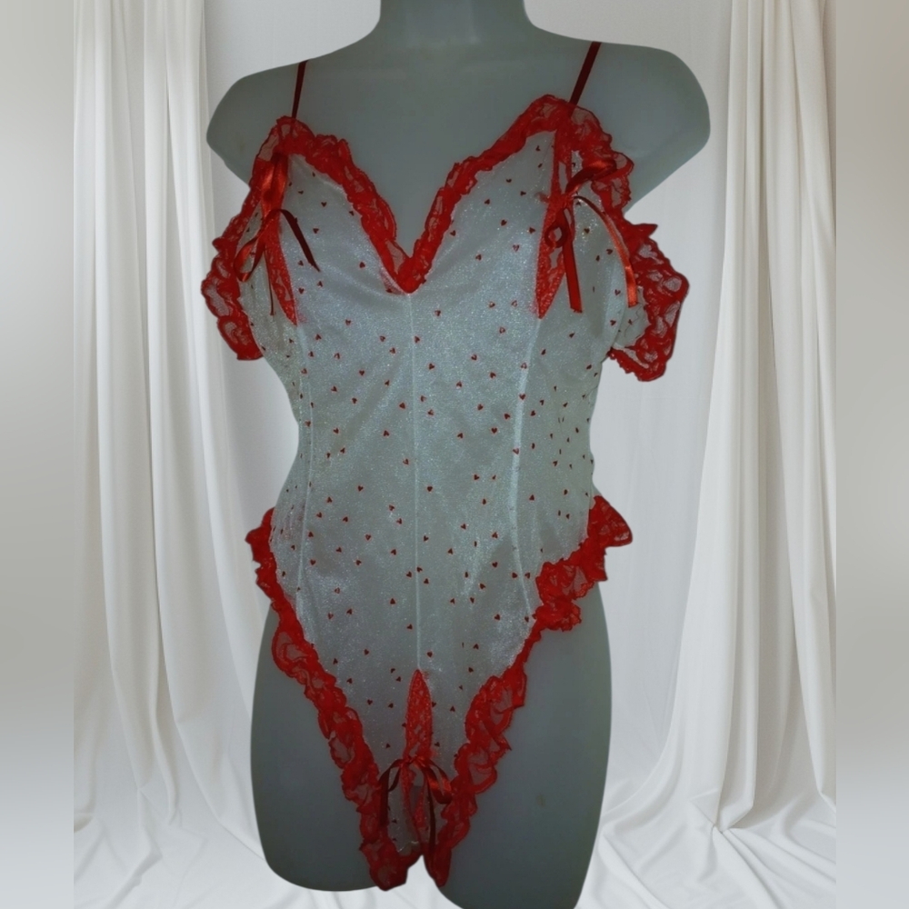 Elegant Vintage Red and White Heart Lace Teddy